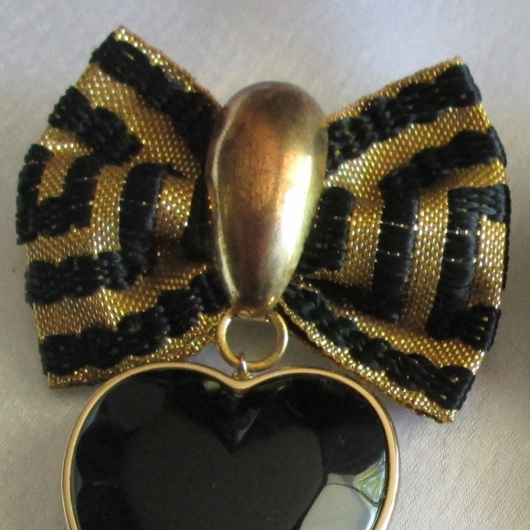 BLACK AND GOLD BOW/HEART EARRINGS - Picture 5 of 8